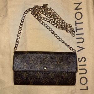 Louis Vuitton wallet with unbranded crossbody chain